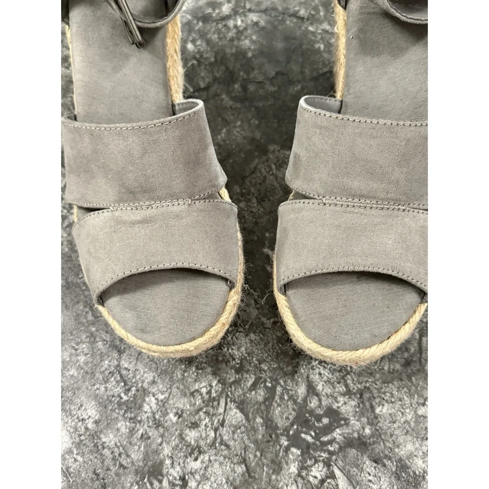 Universal Thread Womens CAROLINE Grey Faux Suede Wedge Heel Sandals Shoes Sz 8.5